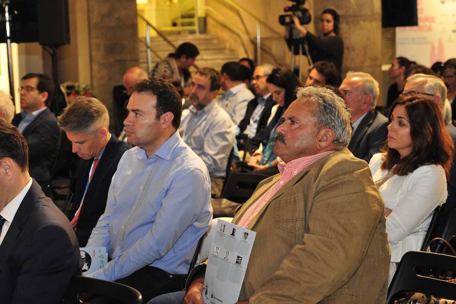 La ministra de Agricultura, que inauguró la segunda jornada del foro Futuro en Español, aboga por «un pacto que asegure el equilibrio entre la defensa del medio ambiente y su disponibilidad y que mitigue los impactos negativos del cambio climático»