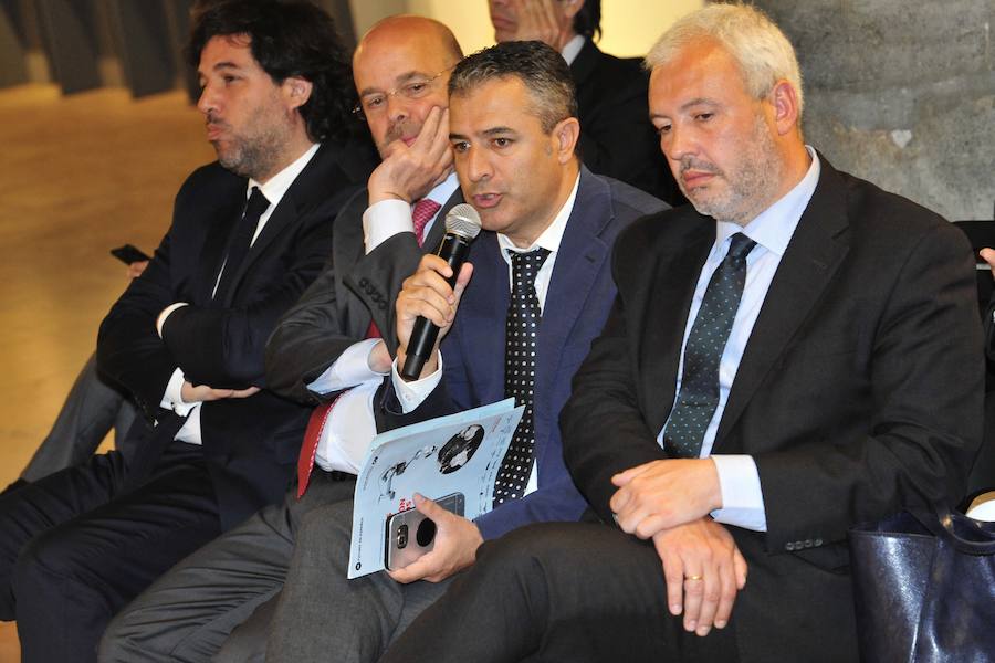 La ministra de Agricultura, que inauguró la segunda jornada del foro Futuro en Español, aboga por «un pacto que asegure el equilibrio entre la defensa del medio ambiente y su disponibilidad y que mitigue los impactos negativos del cambio climático»