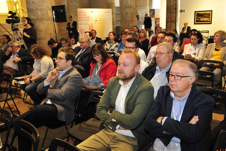 La ministra de Agricultura, que inauguró la segunda jornada del foro Futuro en Español, aboga por «un pacto que asegure el equilibrio entre la defensa del medio ambiente y su disponibilidad y que mitigue los impactos negativos del cambio climático»