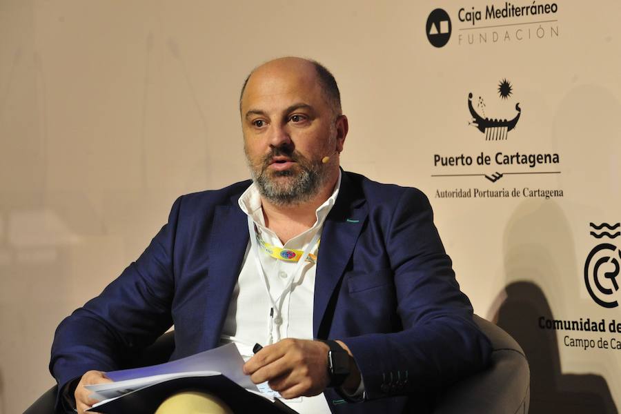 La ministra de Agricultura, que inauguró la segunda jornada del foro Futuro en Español, aboga por «un pacto que asegure el equilibrio entre la defensa del medio ambiente y su disponibilidad y que mitigue los impactos negativos del cambio climático»