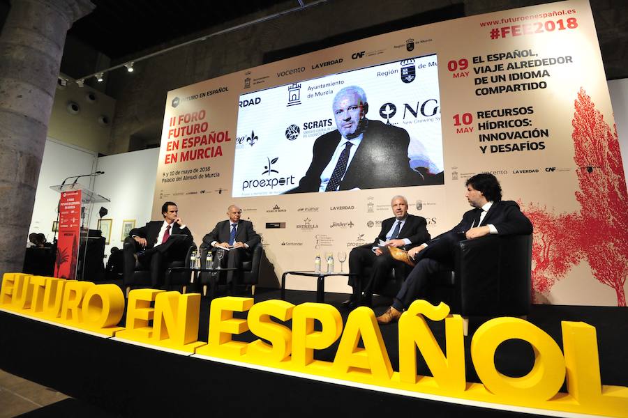 La ministra de Agricultura, que inauguró la segunda jornada del foro Futuro en Español, aboga por «un pacto que asegure el equilibrio entre la defensa del medio ambiente y su disponibilidad y que mitigue los impactos negativos del cambio climático»