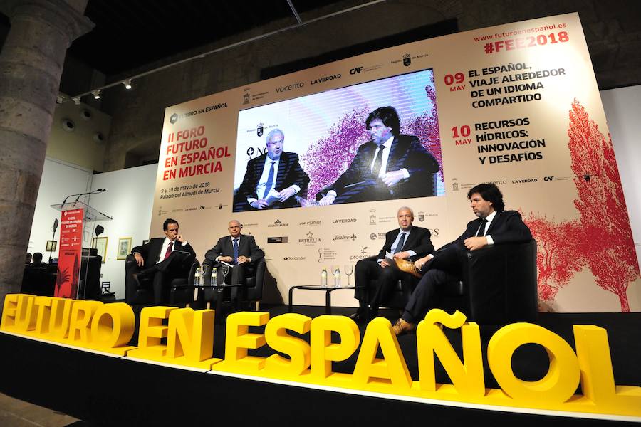 La ministra de Agricultura, que inauguró la segunda jornada del foro Futuro en Español, aboga por «un pacto que asegure el equilibrio entre la defensa del medio ambiente y su disponibilidad y que mitigue los impactos negativos del cambio climático»