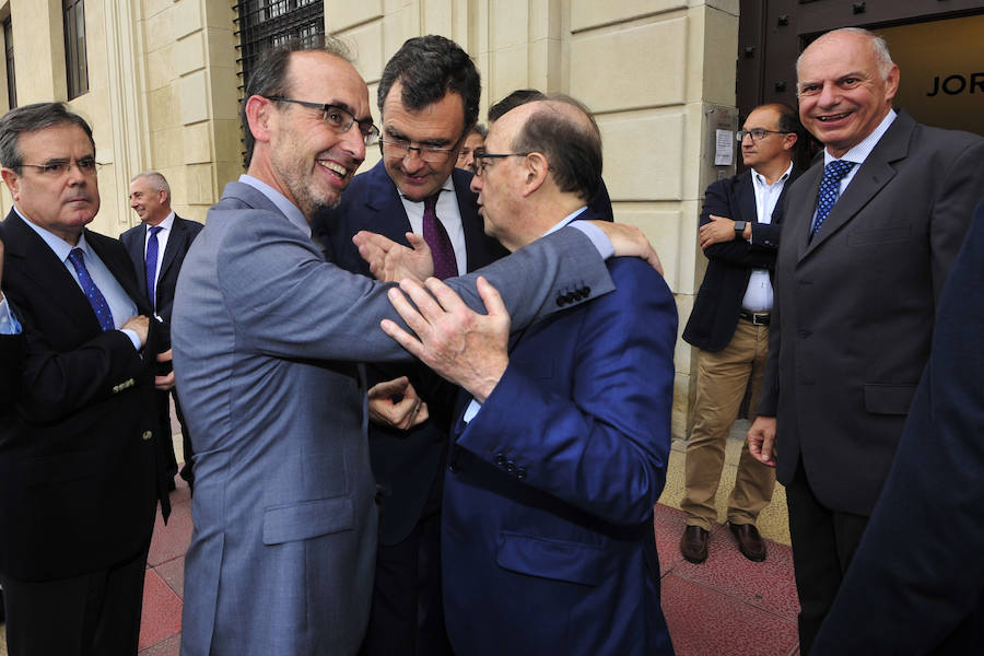 La ministra de Agricultura, que inauguró la segunda jornada del foro Futuro en Español, aboga por «un pacto que asegure el equilibrio entre la defensa del medio ambiente y su disponibilidad y que mitigue los impactos negativos del cambio climático»