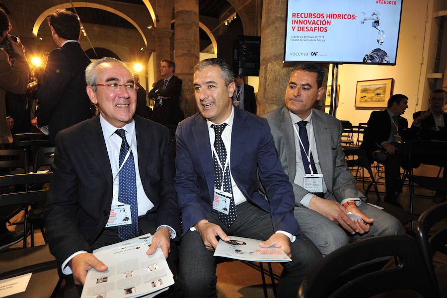 La ministra de Agricultura, que inauguró la segunda jornada del foro Futuro en Español, aboga por «un pacto que asegure el equilibrio entre la defensa del medio ambiente y su disponibilidad y que mitigue los impactos negativos del cambio climático»