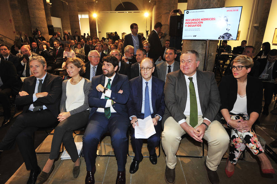 La ministra de Agricultura, que inauguró la segunda jornada del foro Futuro en Español, aboga por «un pacto que asegure el equilibrio entre la defensa del medio ambiente y su disponibilidad y que mitigue los impactos negativos del cambio climático»