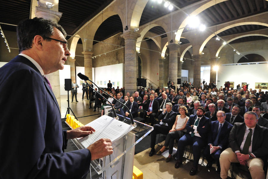 La ministra de Agricultura, que inauguró la segunda jornada del foro Futuro en Español, aboga por «un pacto que asegure el equilibrio entre la defensa del medio ambiente y su disponibilidad y que mitigue los impactos negativos del cambio climático»