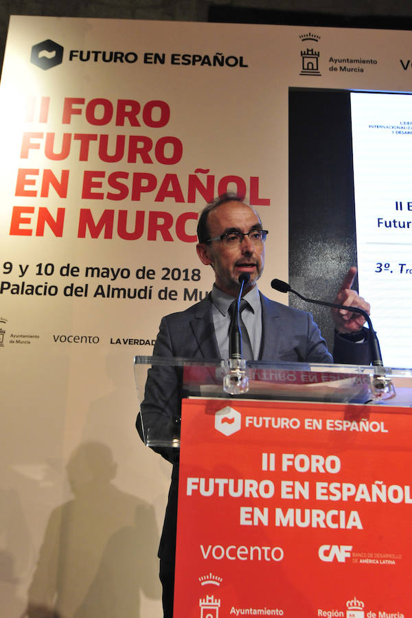 La ministra de Agricultura, que inauguró la segunda jornada del foro Futuro en Español, aboga por «un pacto que asegure el equilibrio entre la defensa del medio ambiente y su disponibilidad y que mitigue los impactos negativos del cambio climático»