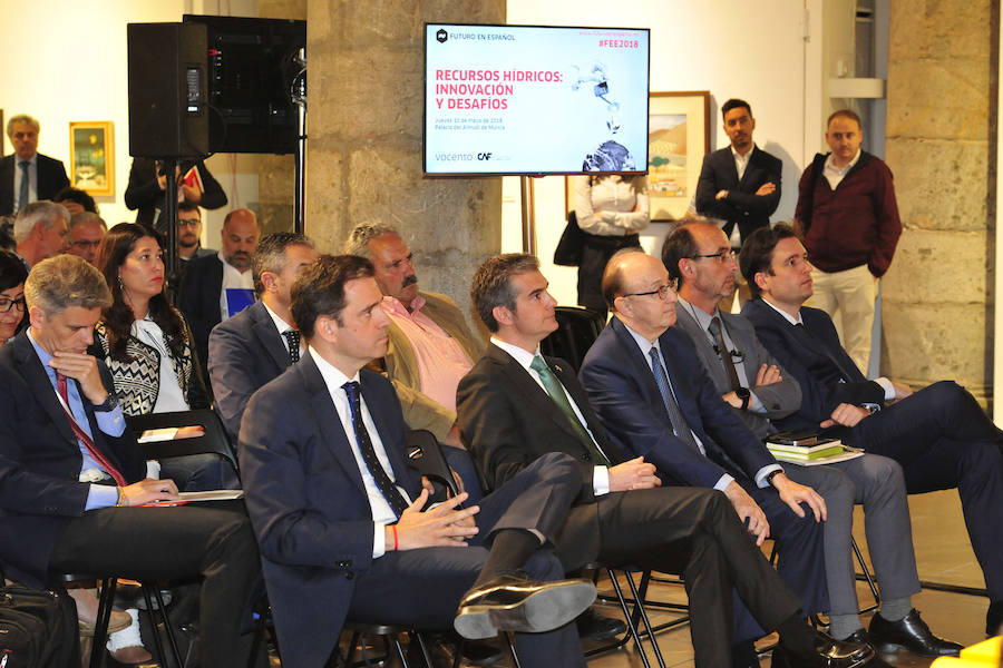 La ministra de Agricultura, que inauguró la segunda jornada del foro Futuro en Español, aboga por «un pacto que asegure el equilibrio entre la defensa del medio ambiente y su disponibilidad y que mitigue los impactos negativos del cambio climático»