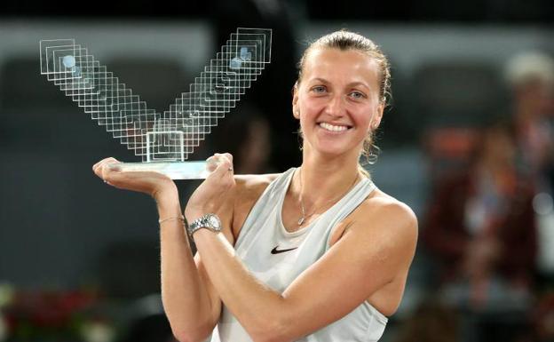 Kvitova, celebrando su tercer título en Madrid