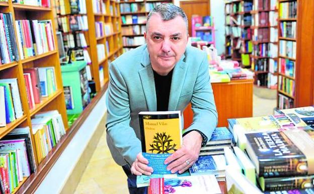 Manuel Vilas, ayer con su novela en Expo Libro.