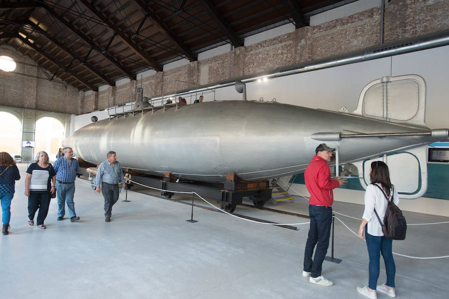 Visitantes en el Museo Naval de Cartagena durante la Noche de los Museos.