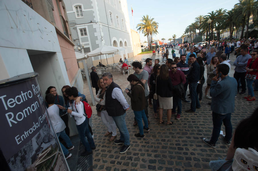 Visitantes en el Museo del Teatro Romano de Cartagena durante la Noche de los Museos.