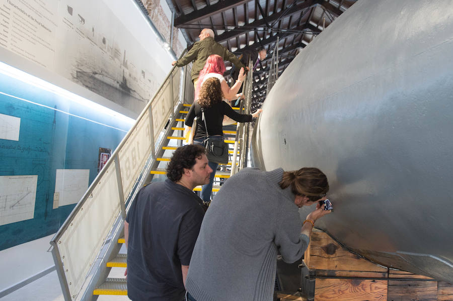 Visitantes en el Museo Naval de Cartagena durante la Noche de los Museos.