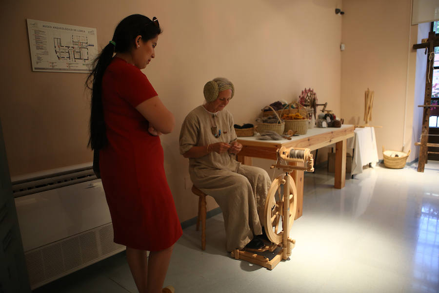 Visitantes durante la Noche de los Museos de Lorca.