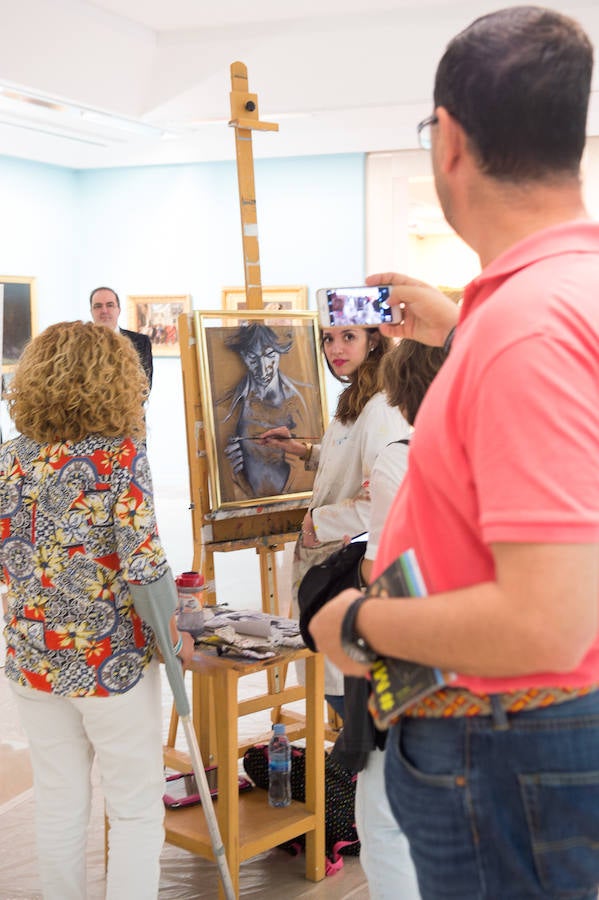 El Museo de Bellas Artes de Murcia abrió sus puertas durante la jornada de la Noche de los Museos y ofreció talleres sobre cine, actividades infantiles, visitas guiadas y representaciones teatrales