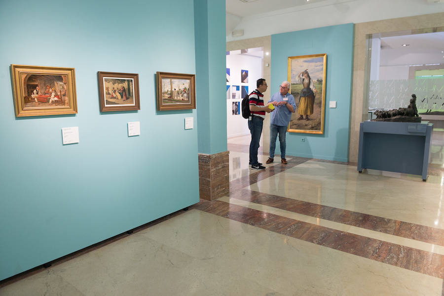 El Museo de Bellas Artes de Murcia abrió sus puertas durante la jornada de la Noche de los Museos y ofreció talleres sobre cine, actividades infantiles, visitas guiadas y representaciones teatrales