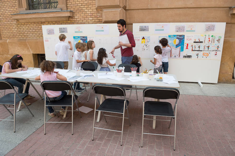 El Museo de Bellas Artes de Murcia abrió sus puertas durante la jornada de la Noche de los Museos y ofreció talleres sobre cine, actividades infantiles, visitas guiadas y representaciones teatrales