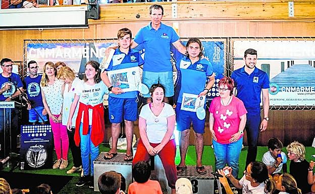 Carlos Martínez, en el centro, junto a Enrique Moreno y Lucas Sala, en el podio de láser radial.S