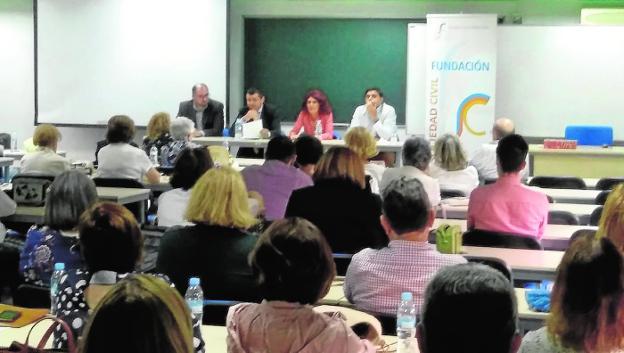 Jornada sobre democracia de la Fundación Sociedad Civil