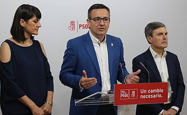 María González Veracruz, Diego Conesa y Pedro Saura, este viernes. 