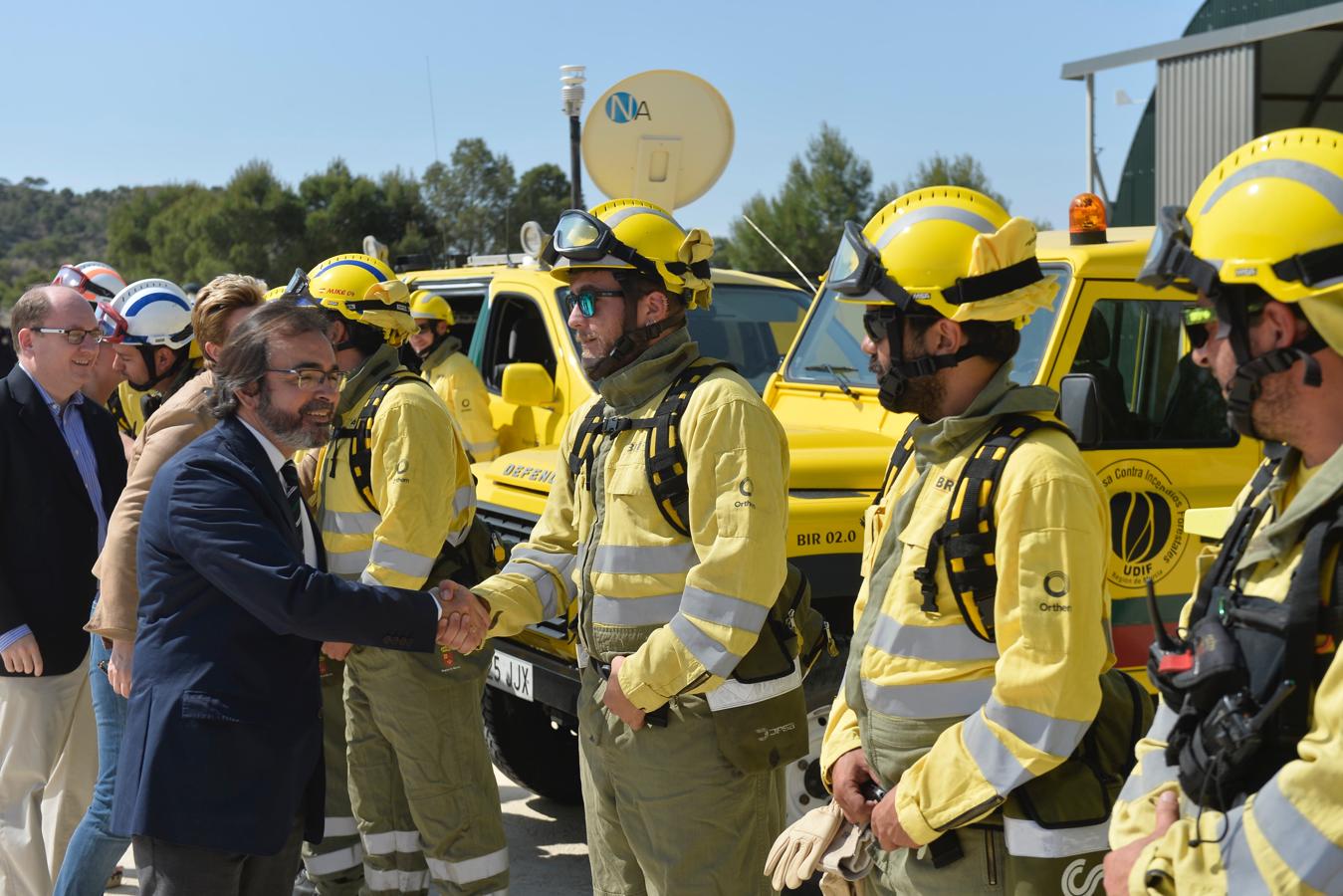 La lucha contra el fuego gana músculo desde el aire: este año el Plan Infomur contará por primera vez con cinco helicópteros y un avión anfibio