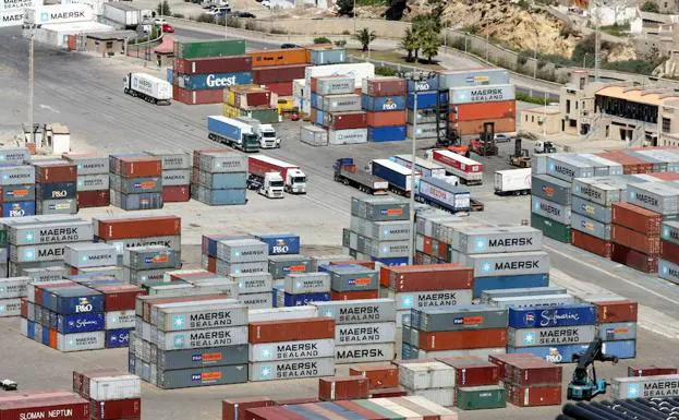 Vista general de la terminal para contenedores de mercancías del puerto de Cartagena.