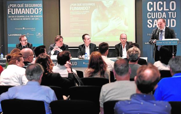 En la mesa, Juan García de Lara, Tomás Vicente, Víctor Rodríguez, Fulgencio Molina y José Carlos Vicente.