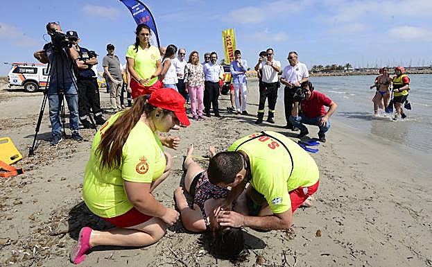 Presentación del Plan Copla, este viernes, en la playa de La Llana. 