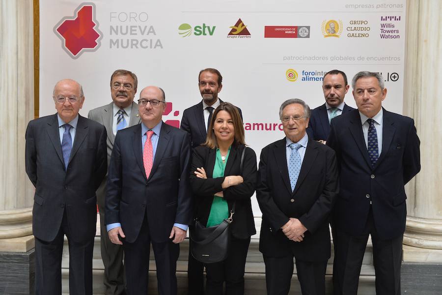 El presidente de la Asociación Española de Banca dibuja en Murcia el nuevo escenario en el que actualmente operan los bancos debido a la incesante regulación, la vertiginosa transformación digital, las dificultades actuales del negocio y el lastre inmobiliario