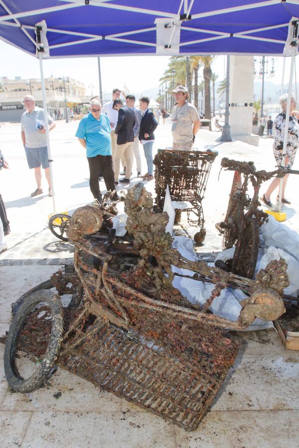 El objetivo es concienciar a los voluntarios de lo fácil que resulta que las basuras lleguen al mar y lo difícil que es luego retirarlas y mantener limpia la costa