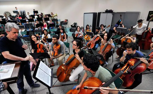 Clase de violín y chelo en el Conservatorio de Música de Murcia, en una imagen tomada esta semana. 