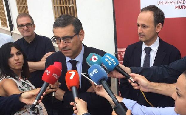 José Luján y Javier Celdrán, este martes, en la Universidad de Murcia.