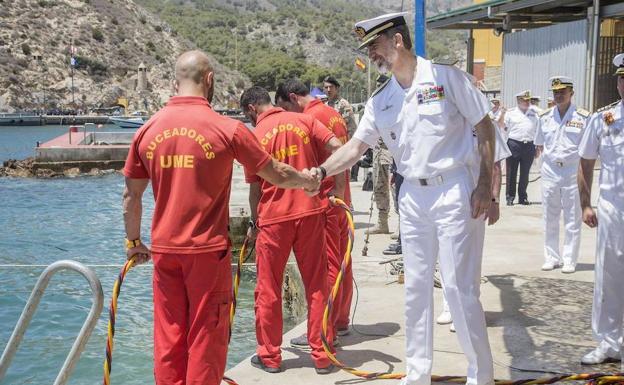 El Rey en su visita a la Escuela de Buceo de la Armada de Cartagena el mes pasado.