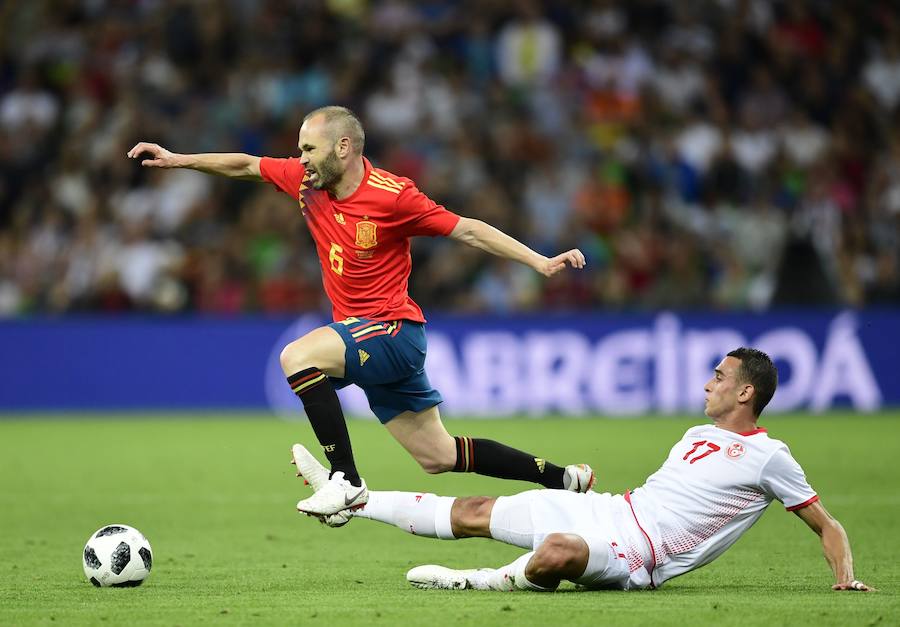 Un tanto de Iago Aspas en la recta final del choque sirvió para que España se adjudicase la victoria en el Krasnodar Stadium, tras un partido en el que 'La Roja' sufrió más de lo previsto ante la selección africana.