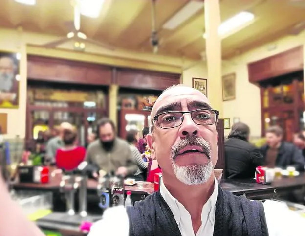 El selfi de Rafael, de 57 años, en Casa Morales.