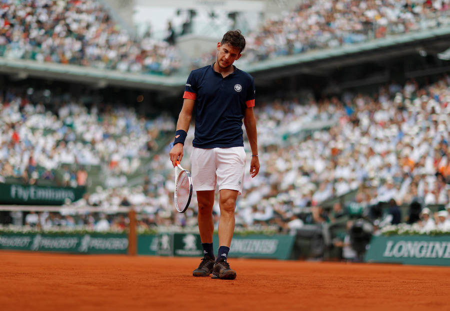 Rafael Nadal ha revalidado su título de campeón en la arcilla parisina y ya acumula once trofeos de Roland Garros, tras vencer a Thiem por 6-4, 6-3 y 6-2 