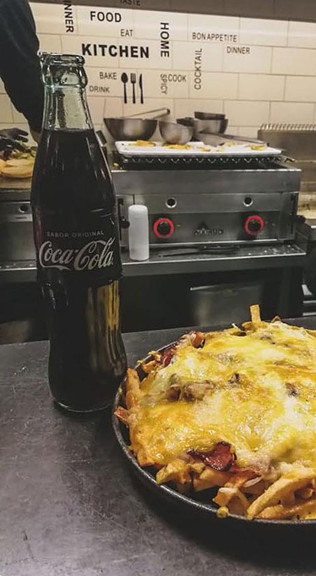 El restaurante ofrece, además de hamburguesas, una amplia variedad de entrantes