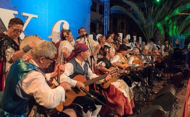 Actuación del grupo de Coros y Danzas Mar Menor durante el Festival de Folclore de San Javier del pasado año.