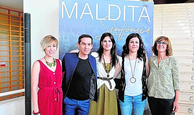 Alicia Morote, Jorge Ruiz, Miriam Guardiola, Virginia Martínez y Marta López-Briones, ayer en el Auditorio Víctor Villegas. 