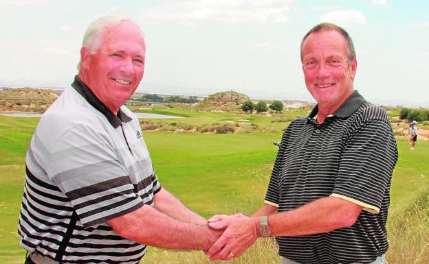 El escenario de su amistad. El campo de El Valle fue donde se conocieron los que hoy en día son dos grandes amigos, Fernando Tomás (i) y Bryan Betts. Ambos juegan juntos este recorrido. 