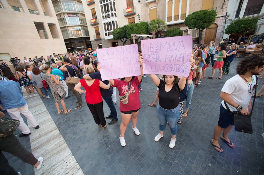Concentración en la Plaza de Belluga de Murcia.