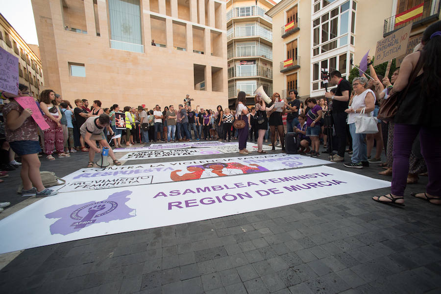 Concentración en la Plaza de Belluga de Murcia.