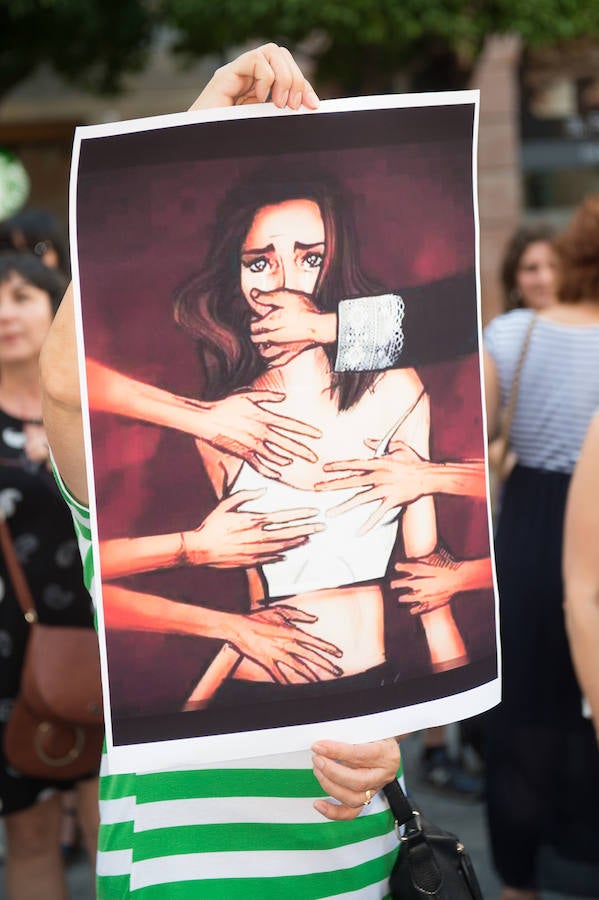 Concentración en la Plaza de Belluga de Murcia.