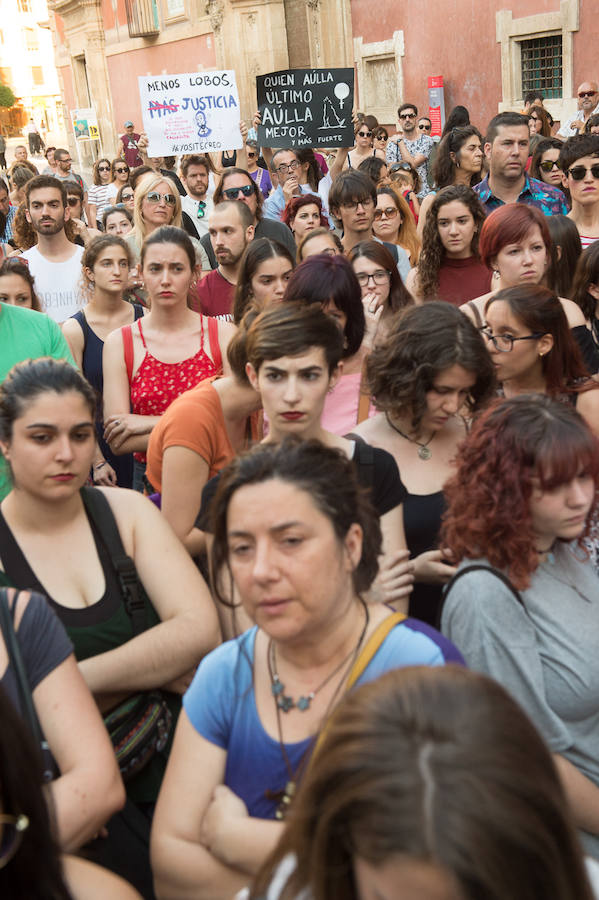 Concentración en la Plaza de Belluga de Murcia.