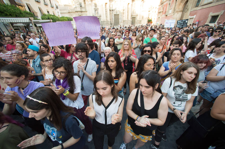Concentración en la Plaza de Belluga de Murcia.
