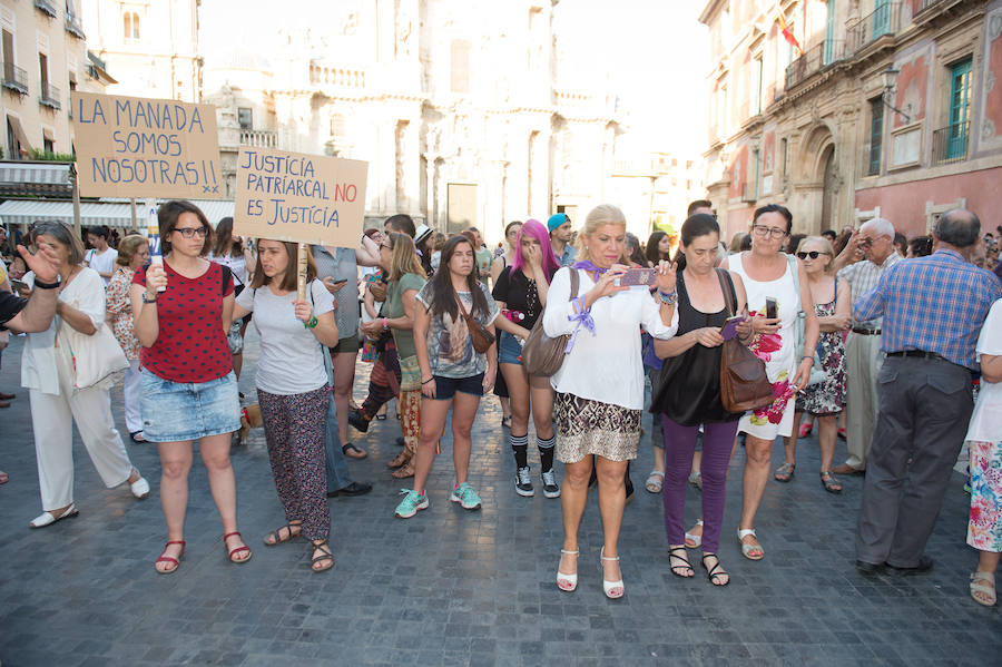 Concentración en la Plaza de Belluga de Murcia.