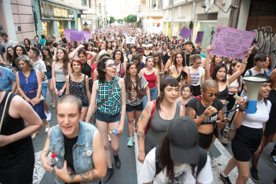 La concentración ha finalizado en Murcia con una marcha por las calles del centro.