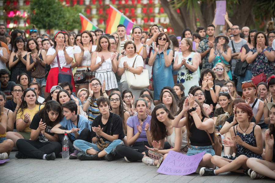 La concentración ha finalizado en Murcia con una marcha por las calles del centro.