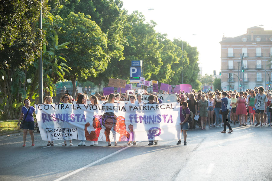 La concentración ha finalizado en Murcia con una marcha por las calles del centro.