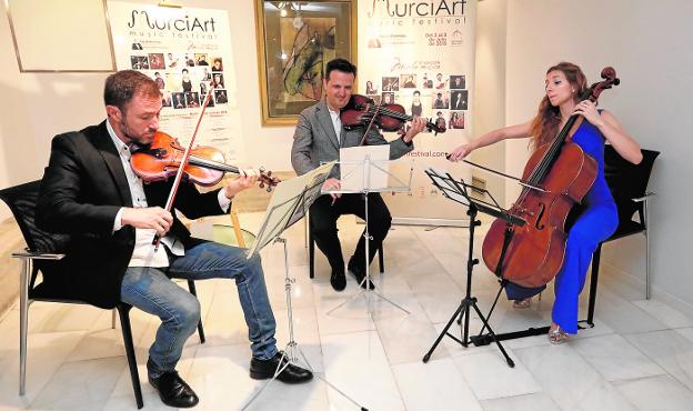 Tres de los solistas encargados de las clases magistrales, ayer en la presentación de MurciArt Music Festival. 